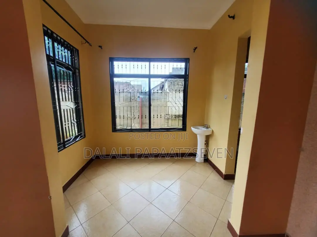 4bdrm House in Dalalipapaatzseven, Kinondoni for sale