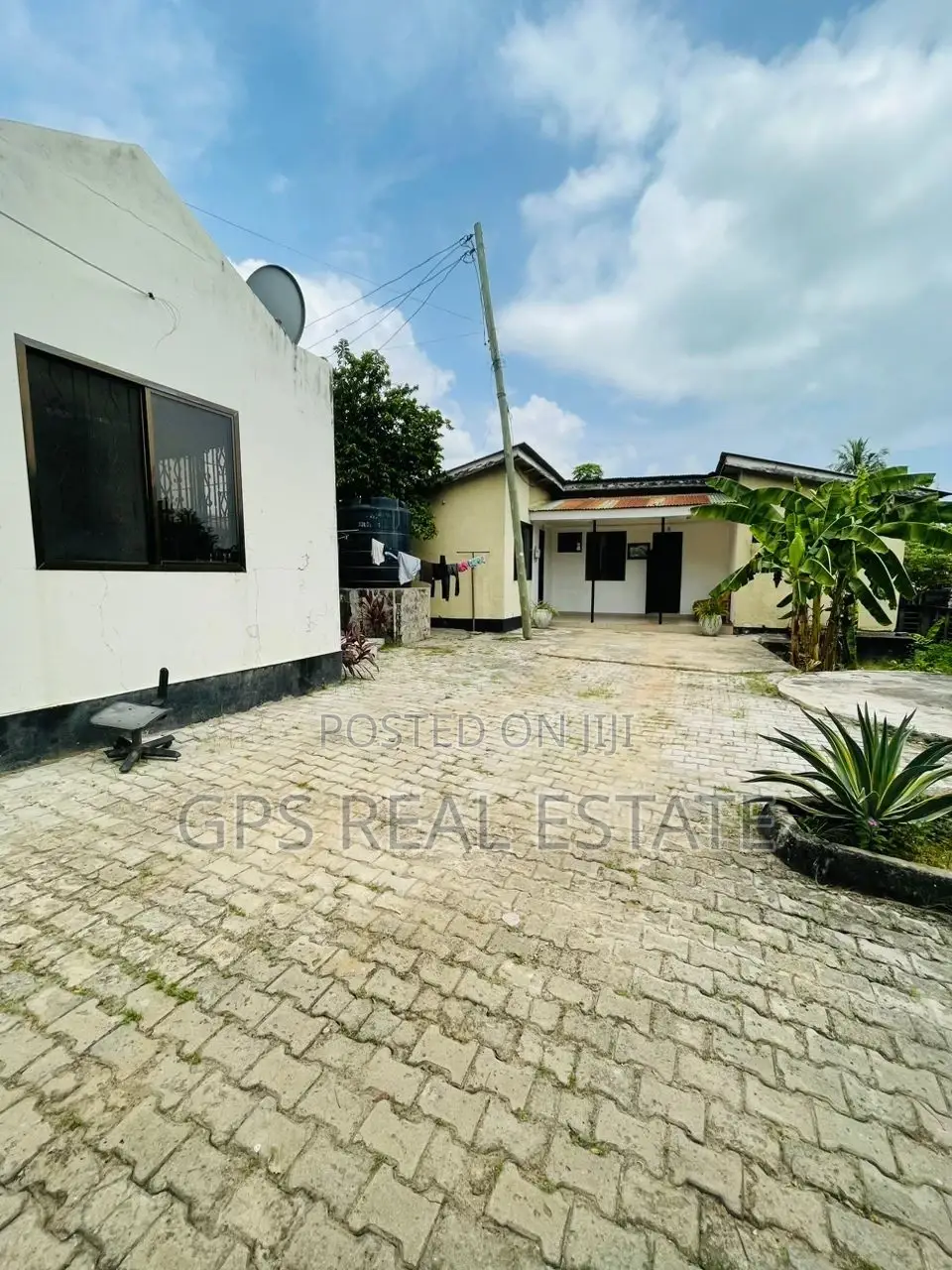 20bdrm House in Mwenge Mlalakua, Kinondoni for sale