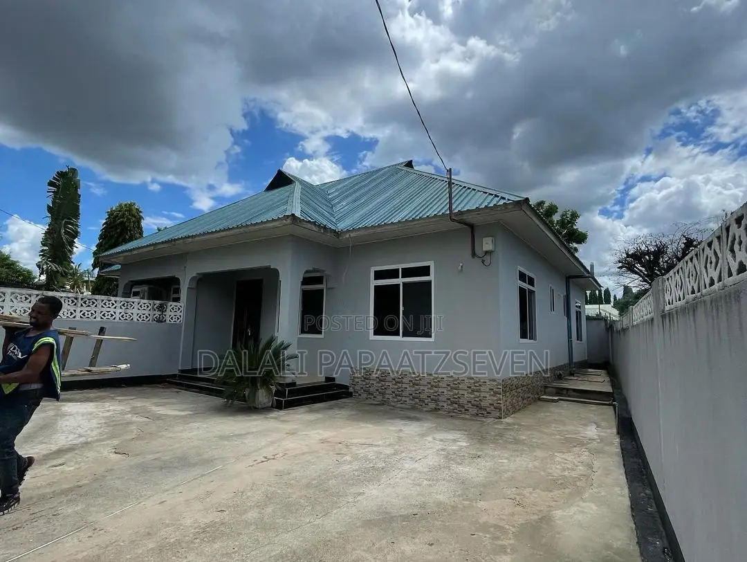 3bdrm House in Dalalipapaatzseven, Kinondoni for rent
