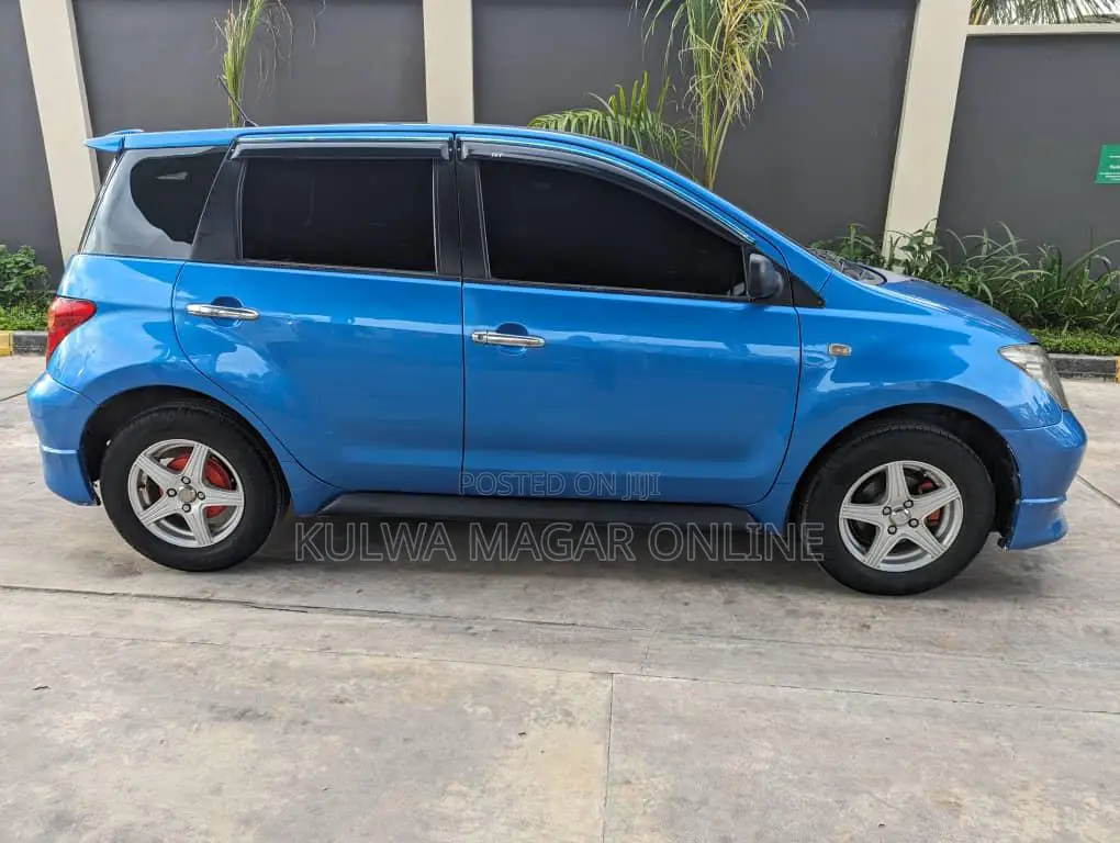 Toyota IST 2005 Blue