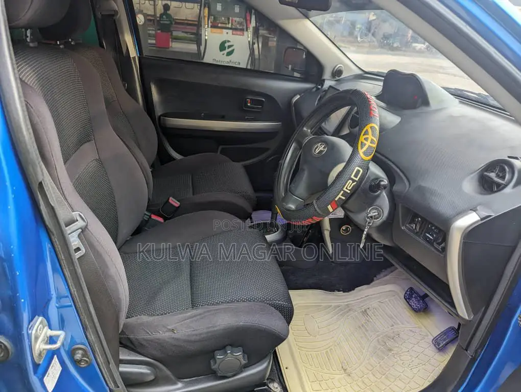 Toyota IST 2005 Blue