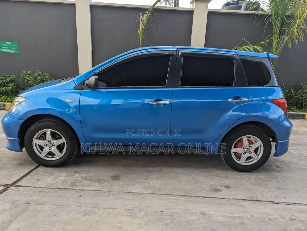 Toyota IST 2005 Blue