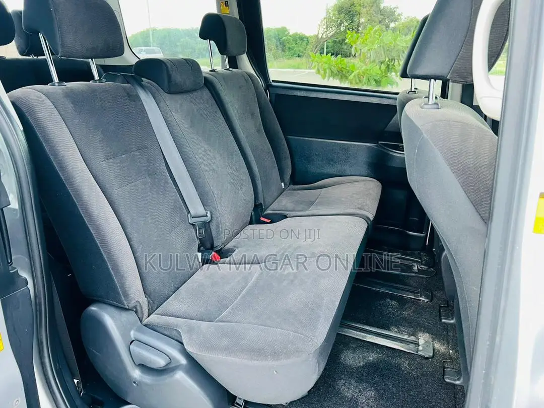 Toyota Noah 2010 Black