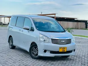 Toyota Noah 2010 Black