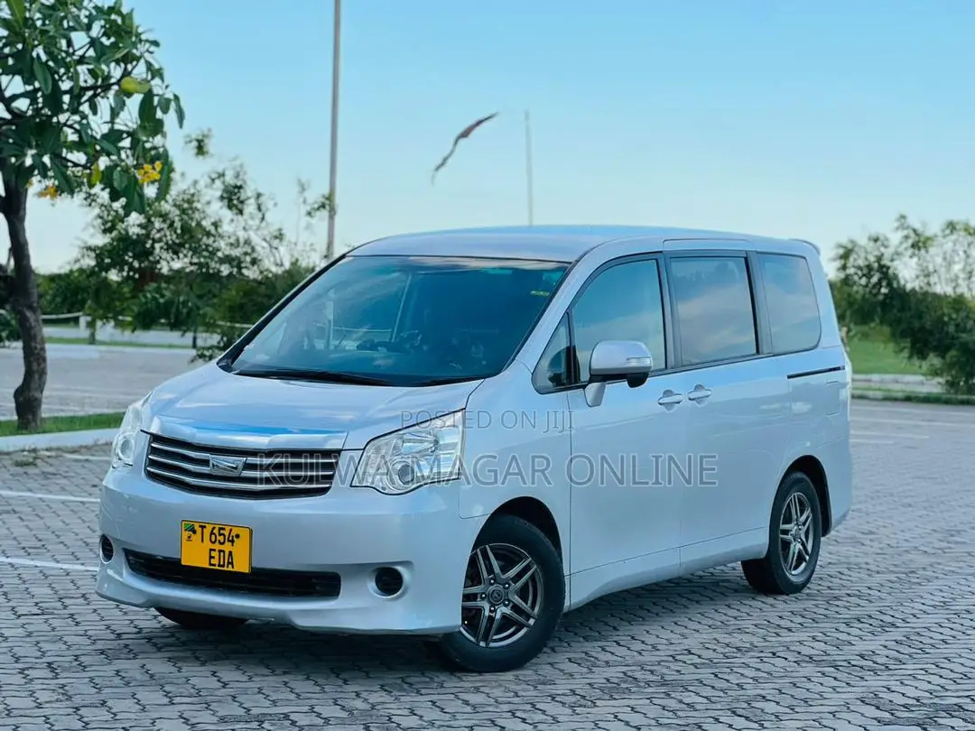 Toyota Noah 2010 Black