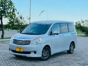 Toyota Noah 2010 Black