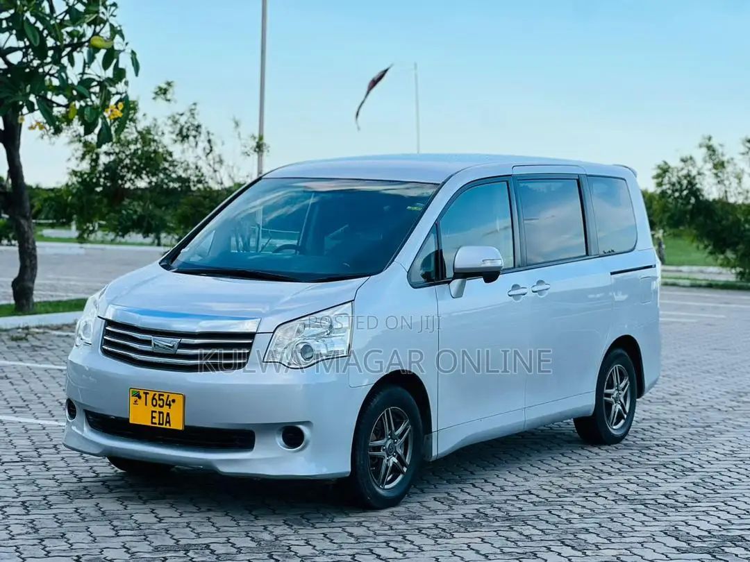 Toyota Noah 2010 Black