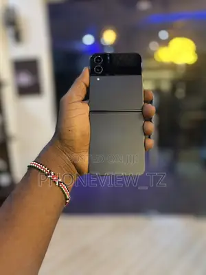 New Samsung Galaxy Z Flip4 256 GB Black