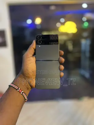 New Samsung Galaxy Z Flip4 256 GB Black