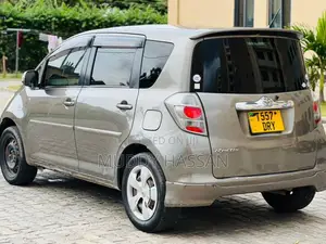 Toyota Ractis 2006 Gray