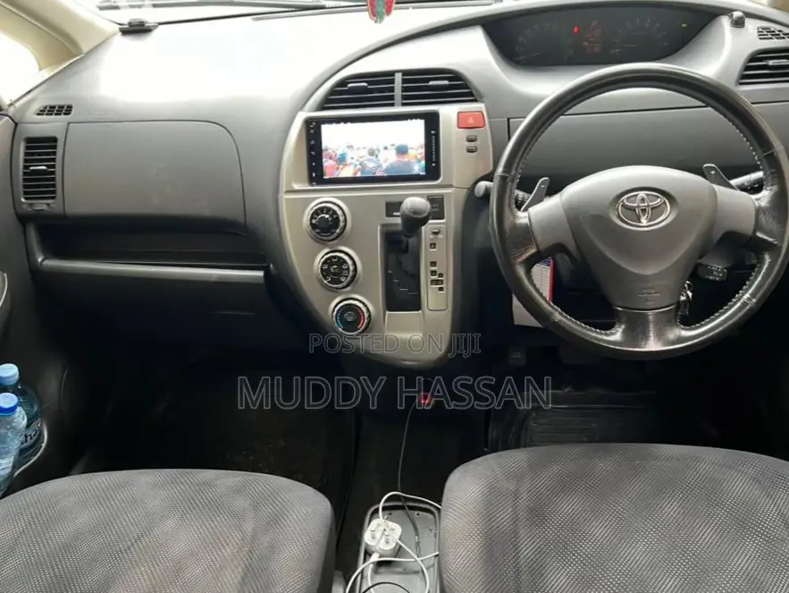 Toyota Ractis 2006 Gray
