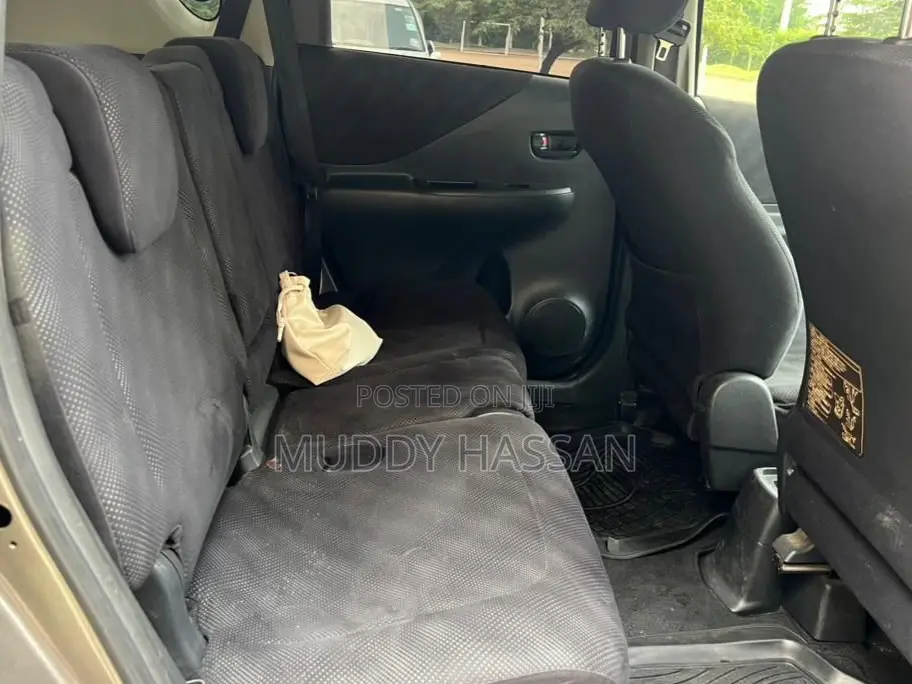 Toyota Ractis 2006 Gray