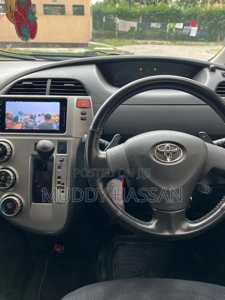 Toyota Ractis 2006 Gray
