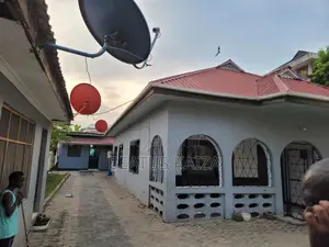 5bdrm Bungalow in Kinondoni Block 41 for sale