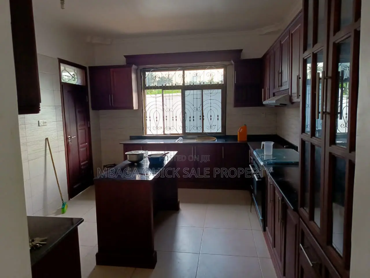 5bdrm House in Tegeta Contena, Bunju for sale