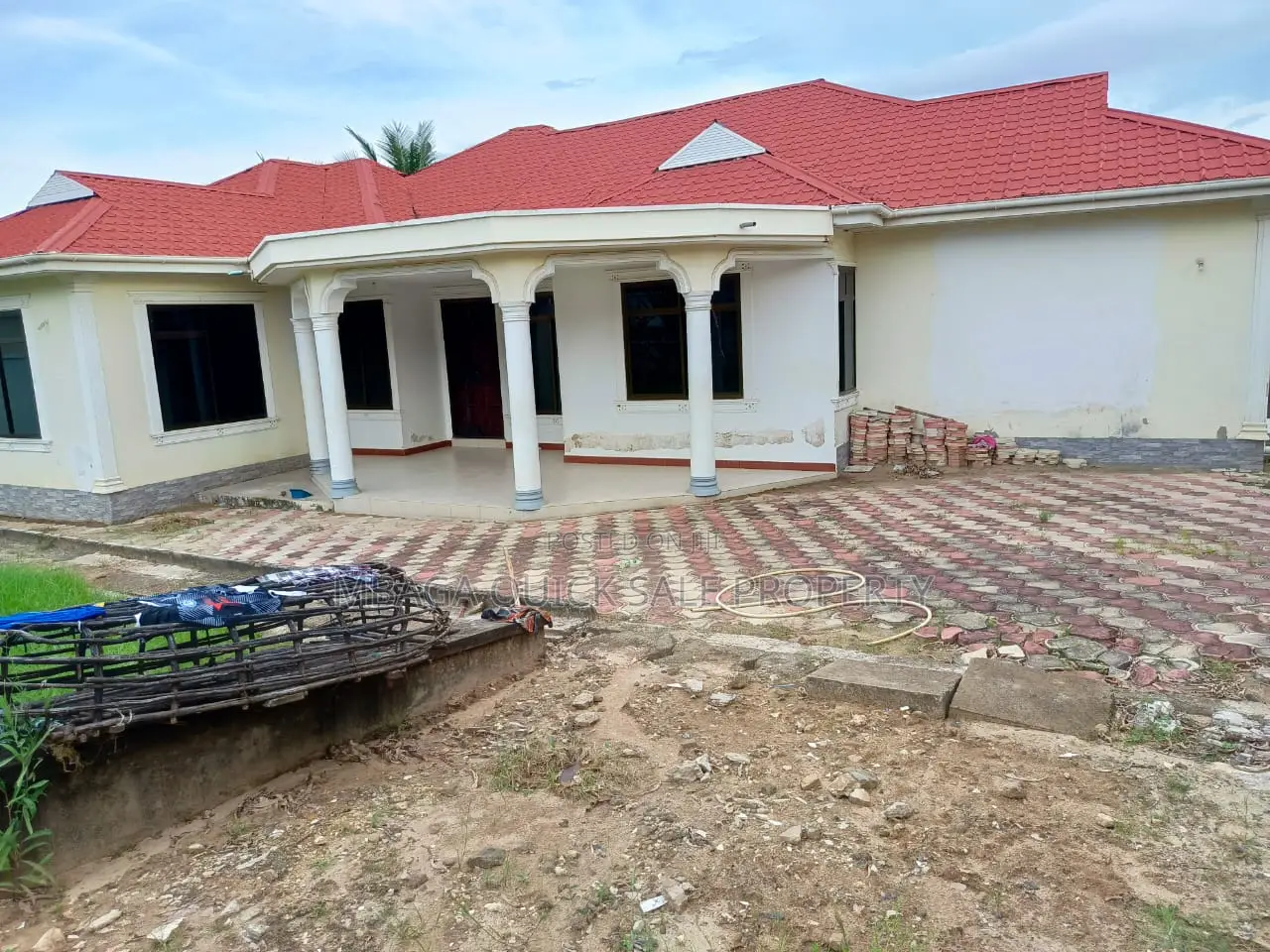 5bdrm House in Tegeta Contena, Bunju for sale
