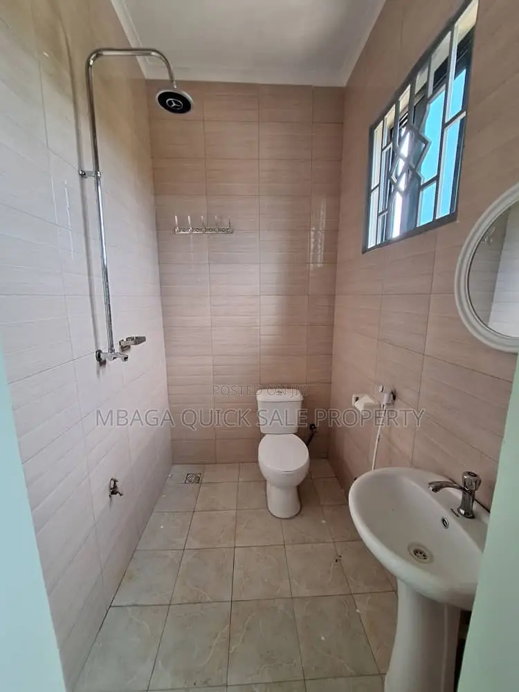 5bdrm House in Tegeta Contena, Bunju for sale