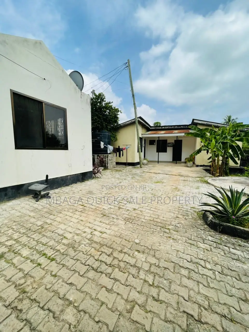 7bdrm Apartment in Mwenge, Sinza for sale