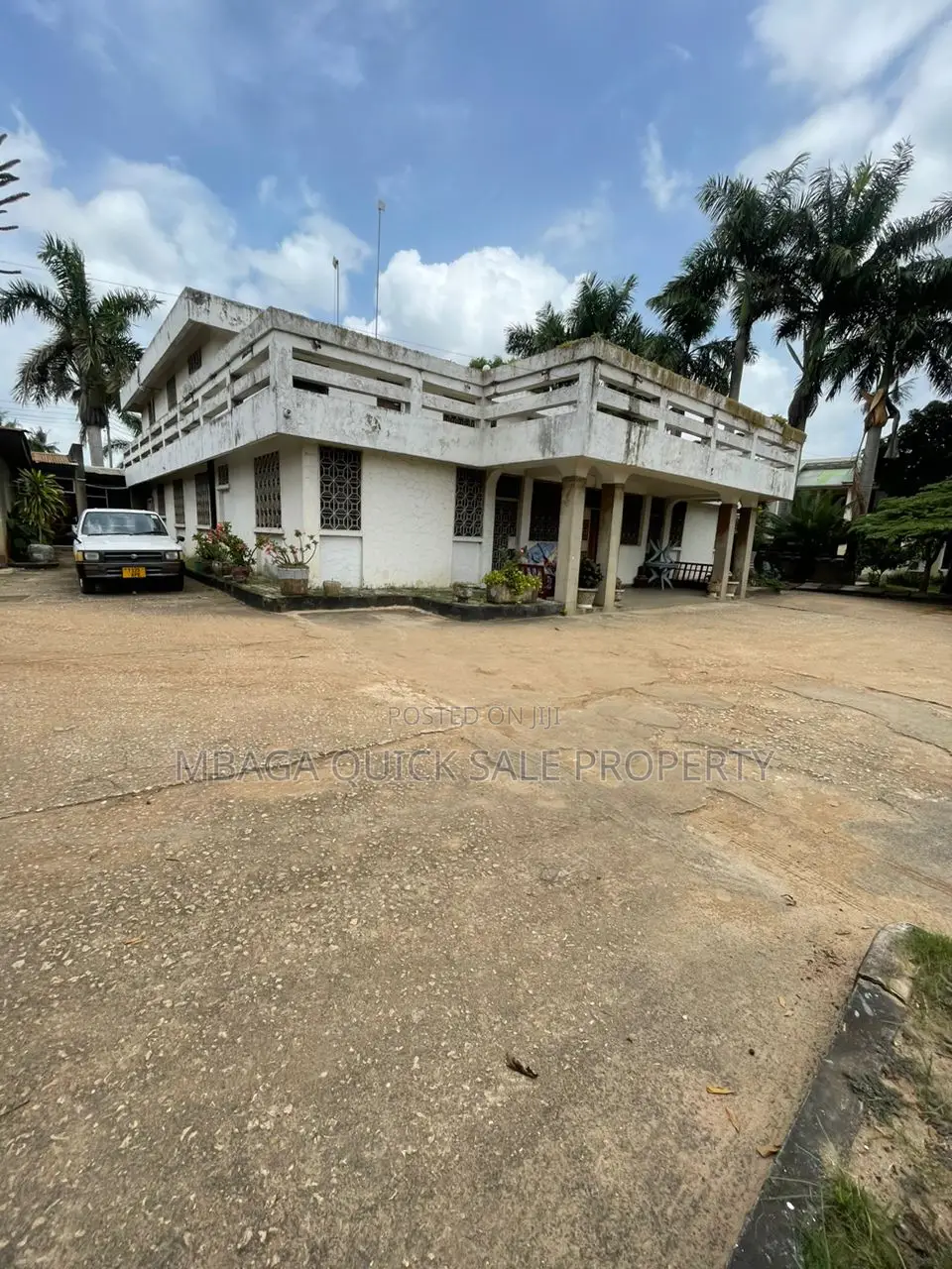 7bdrm Apartment in Mwenge, Sinza for sale