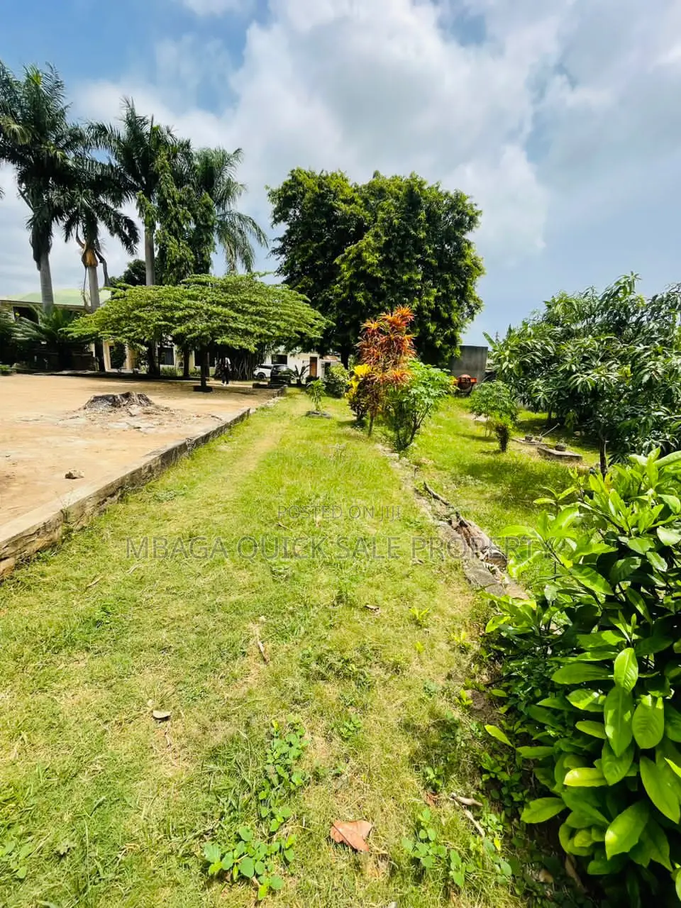 7bdrm Apartment in Mwenge, Sinza for sale