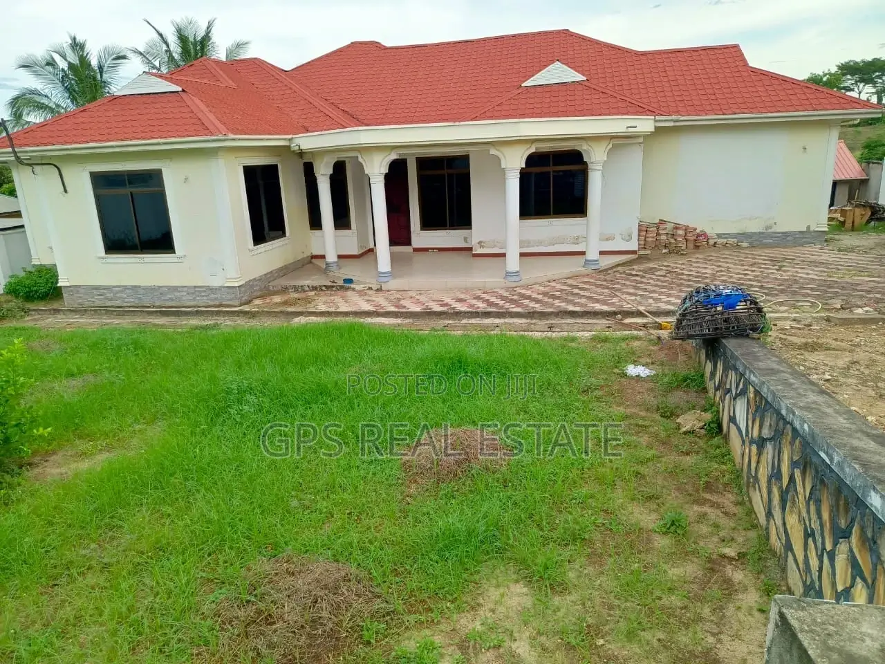 5bdrm House in Tegeta Kontena, Kinondoni for sale