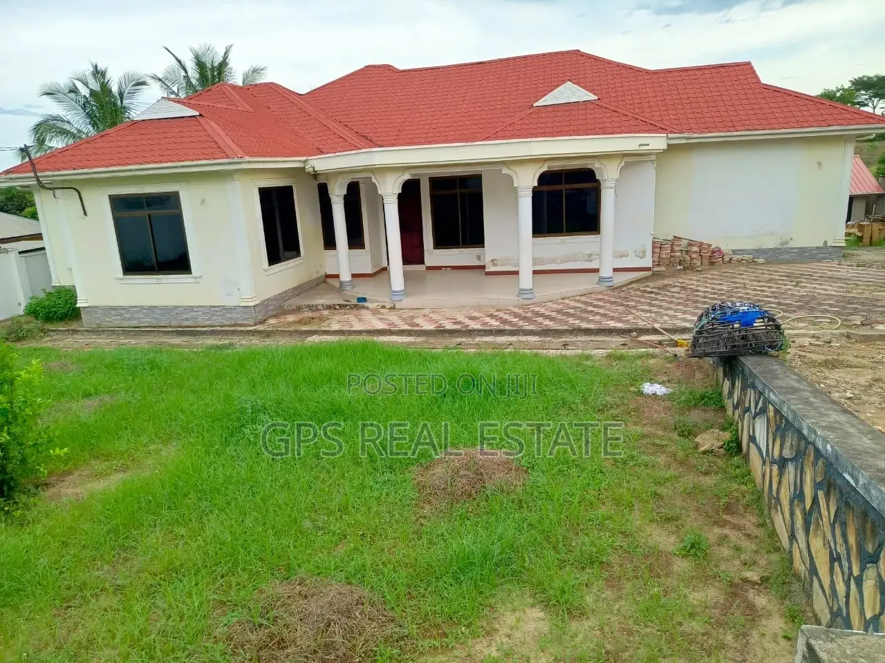 5bdrm House in Tegeta Kontena, Kinondoni for sale