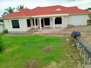 5bdrm House in Tegeta Kontena, Kinondoni for sale