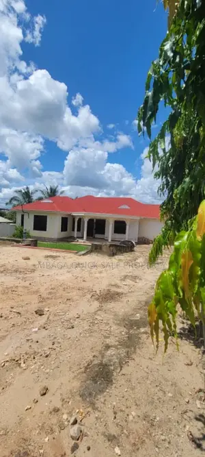 5bdrm House in Tegeta Contena, Bunju for sale