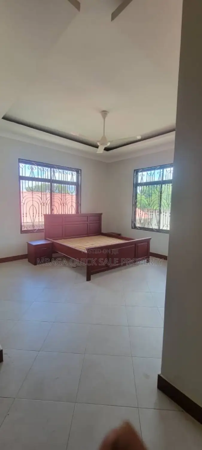 5bdrm House in Tegeta Contena, Bunju for sale