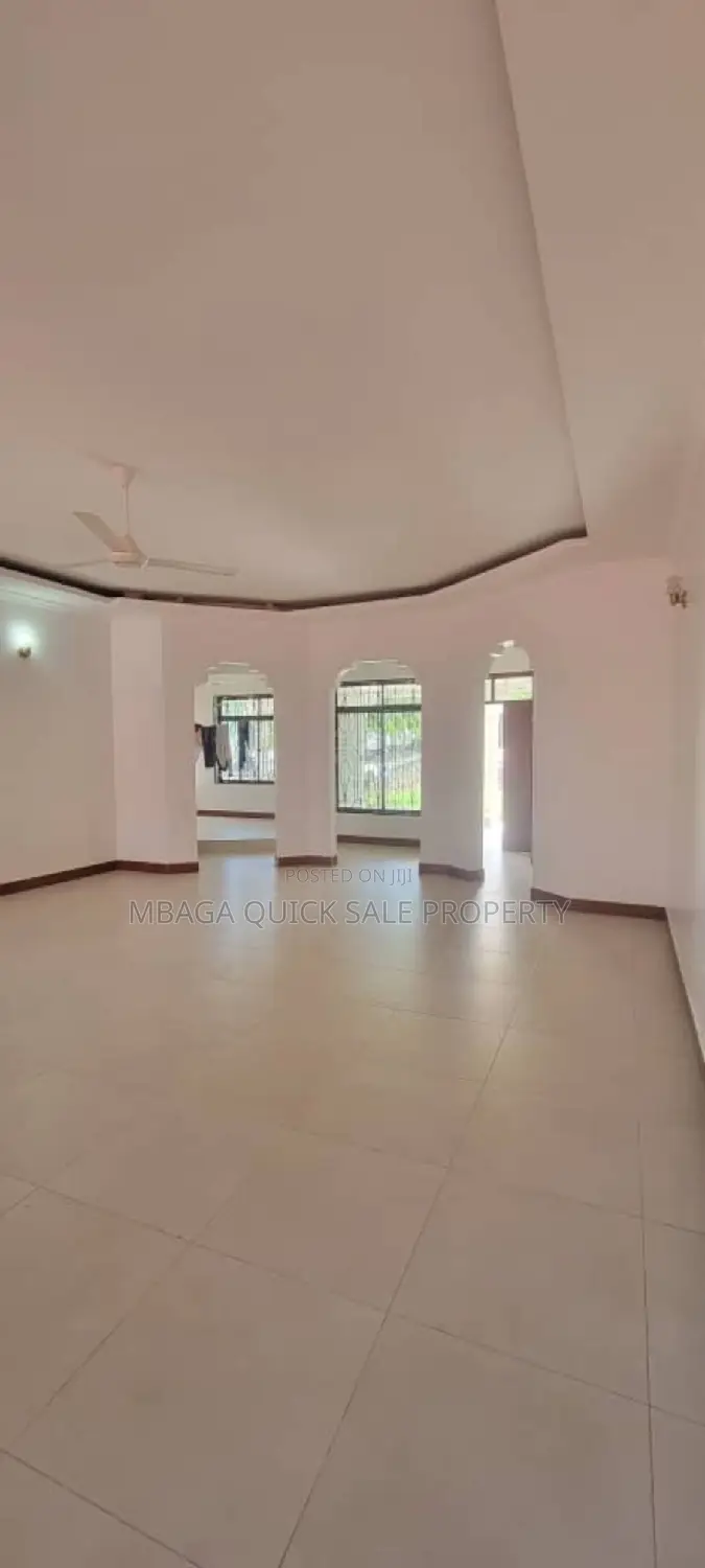 5bdrm House in Tegeta Contena, Bunju for sale