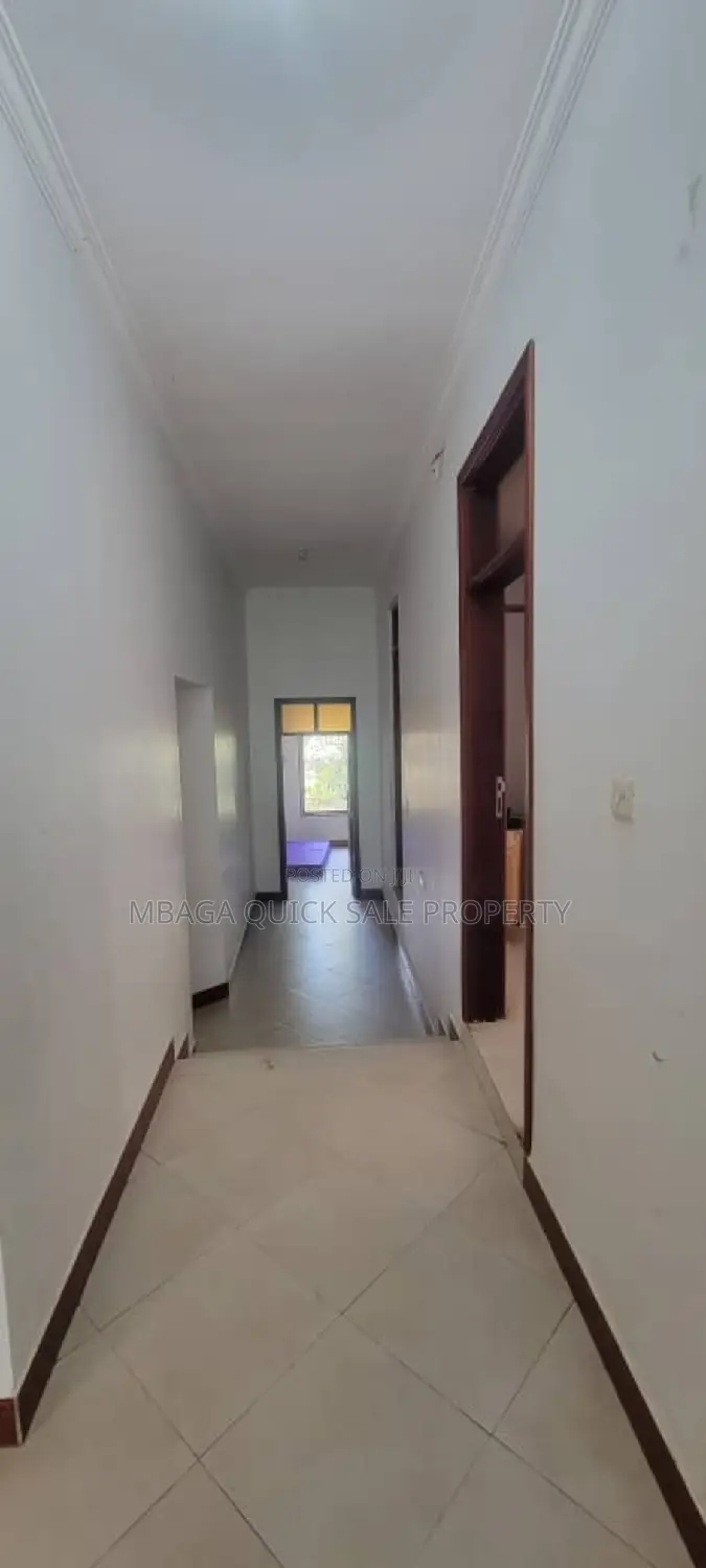 5bdrm House in Tegeta Contena, Bunju for sale