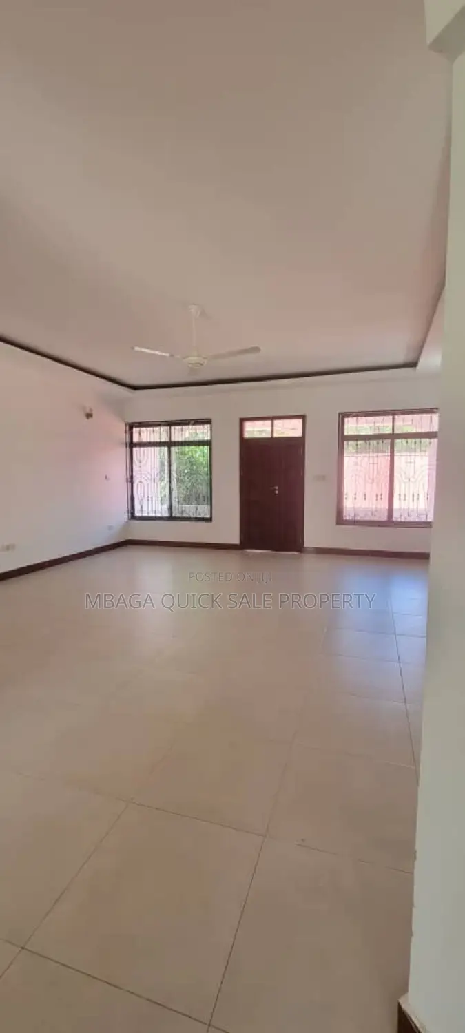 5bdrm House in Tegeta Contena, Bunju for sale