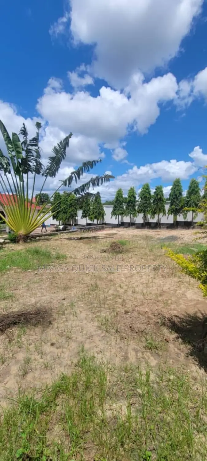 5bdrm House in Tegeta Contena, Bunju for sale