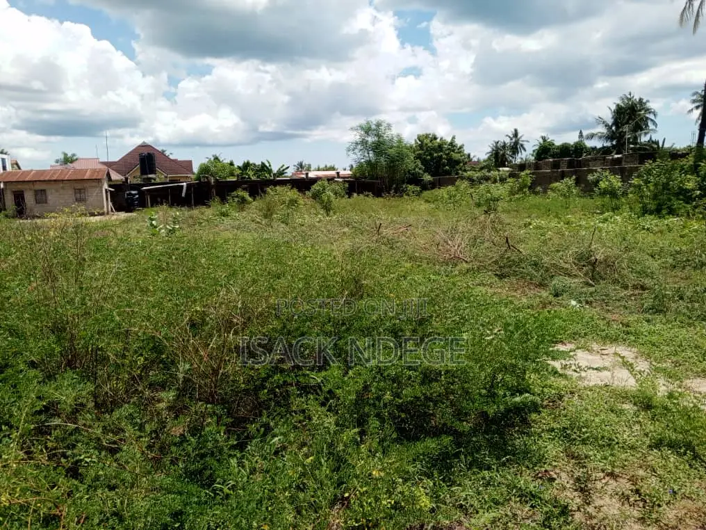 Plot for Sale in Bahari Beach SQM 2400