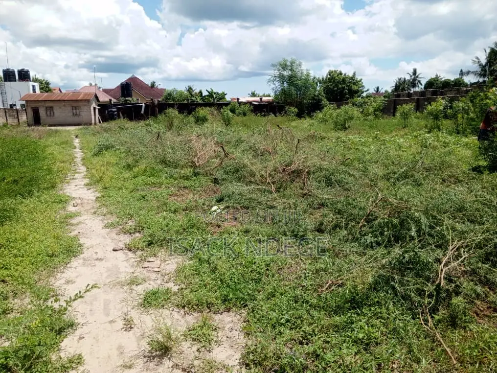 Plot for Sale in Bahari Beach SQM 2400