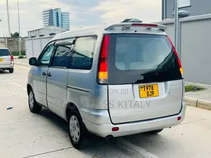 Toyota Noah 2005 Silver