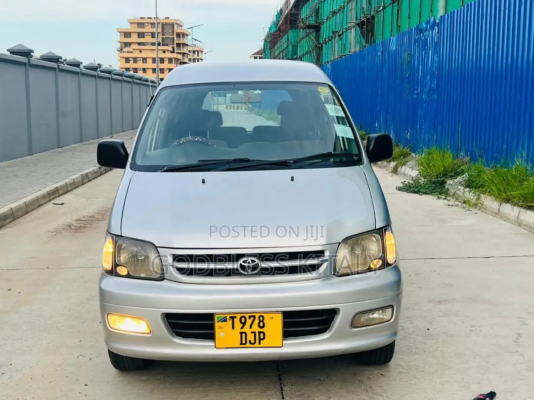 Toyota Noah 2005 Silver