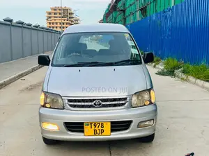 Toyota Noah 2005 Silver
