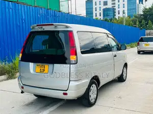Toyota Noah 2005 Silver
