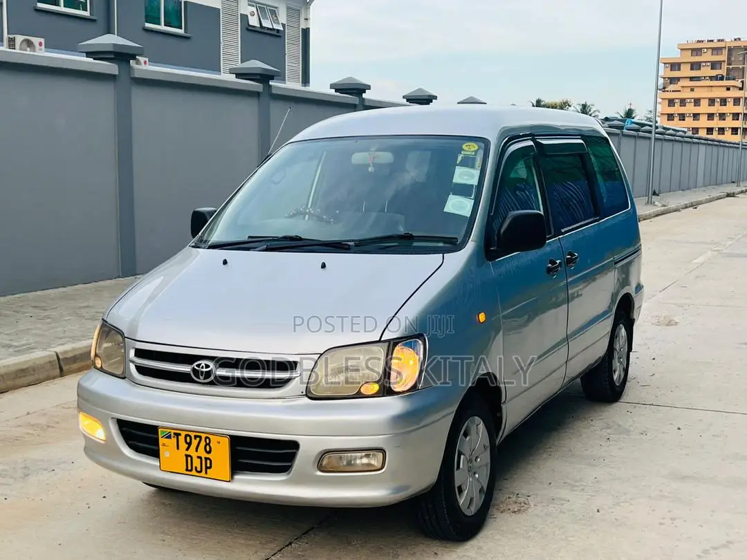 Toyota Noah 2005 Silver