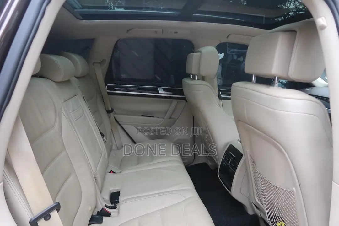 Volkswagen Touareg 2012 Gold