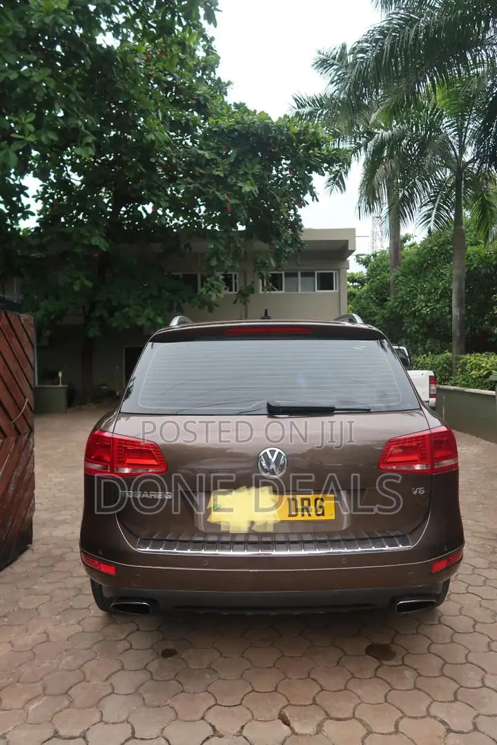 Volkswagen Touareg 2012 Gold