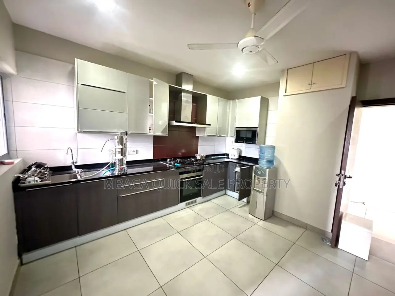 3bdrm Apartment in Upanga for sale