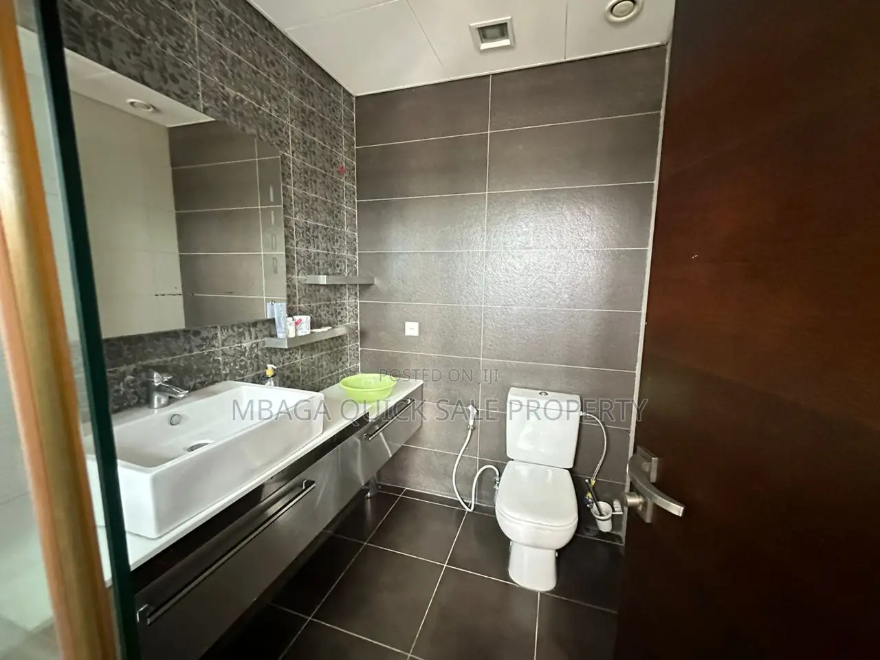 3bdrm Apartment in Upanga for sale