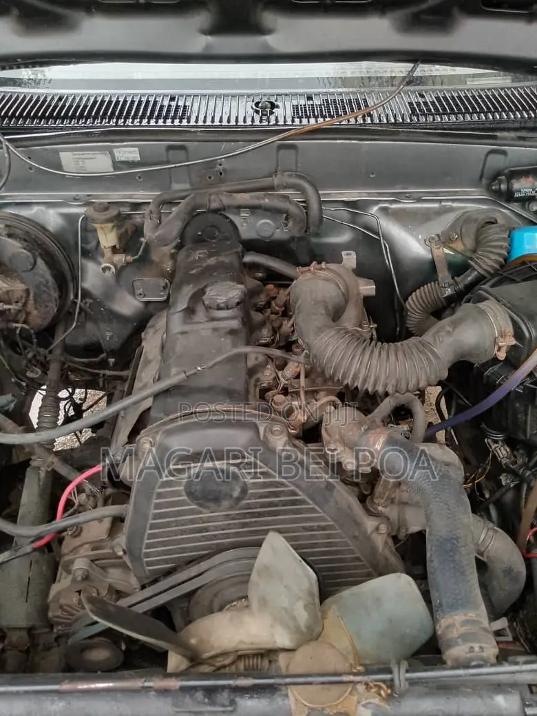 Toyota Hilux 2002 Gray