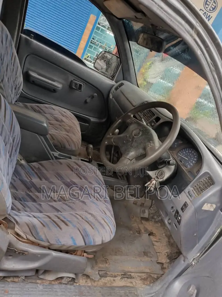 Toyota Hilux 2002 Gray