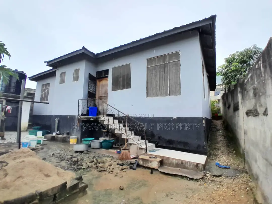 3bdrm House in Goba Center for sale