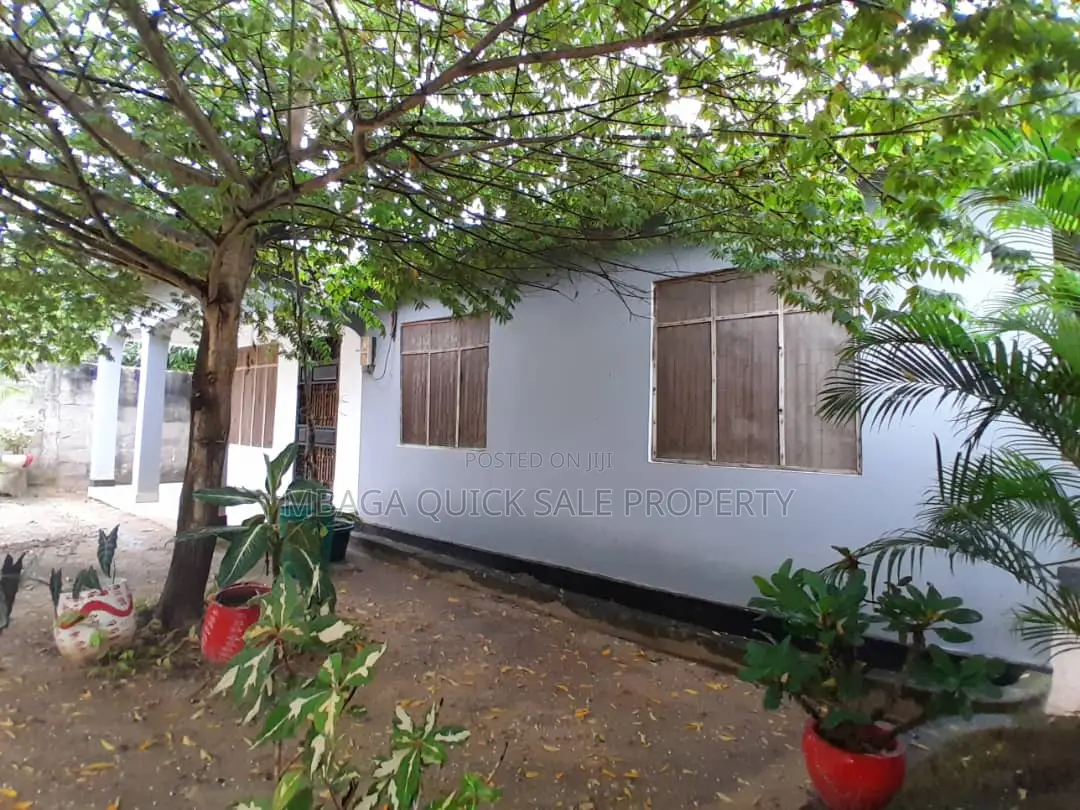 3bdrm House in Goba Center for sale
