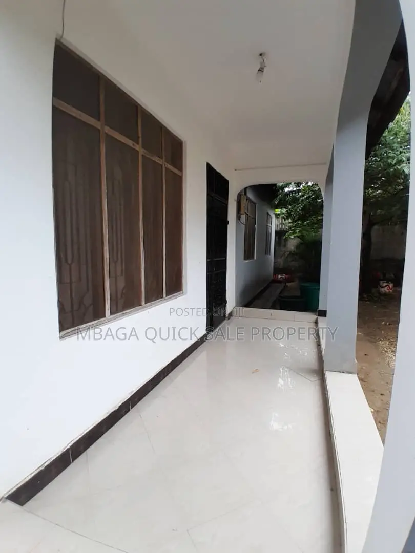 3bdrm House in Goba Center for sale