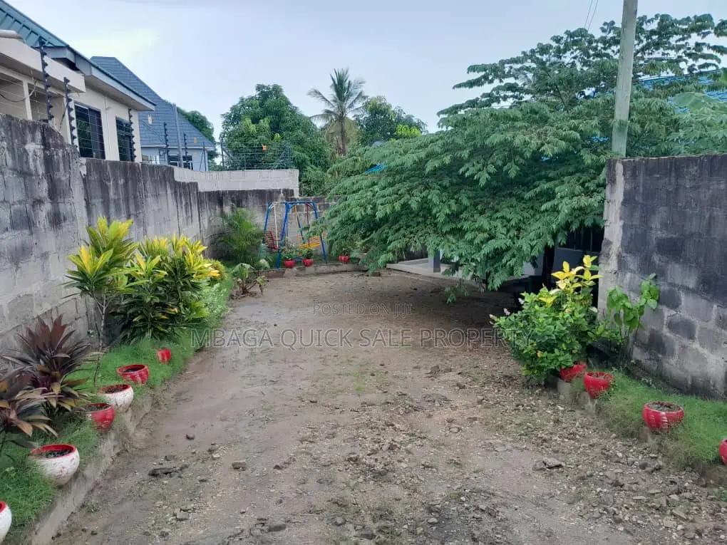 3bdrm House in Goba Center for sale
